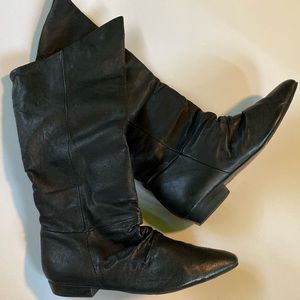 Mobility 11M, blk leather boots, new $35.